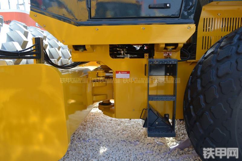 国机常林8146压路机局部