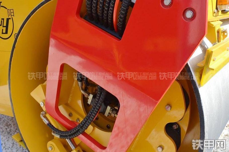 国机洛建LDD316H压路机局部