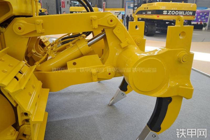 中联重科ZD230-5推土机局部