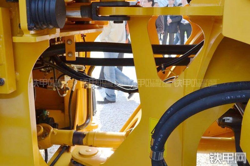 沃尔沃L105装载机局部