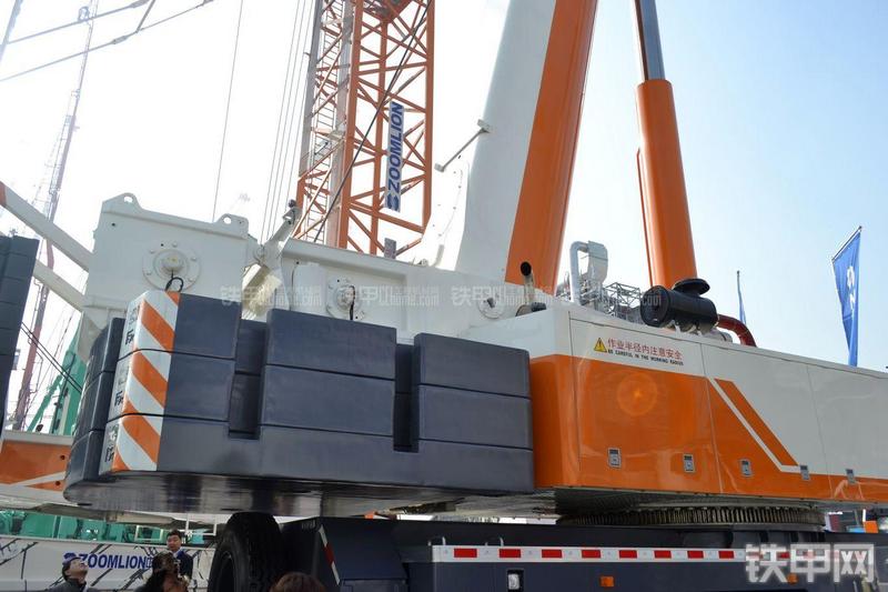 中联重科QY220V起重机局部