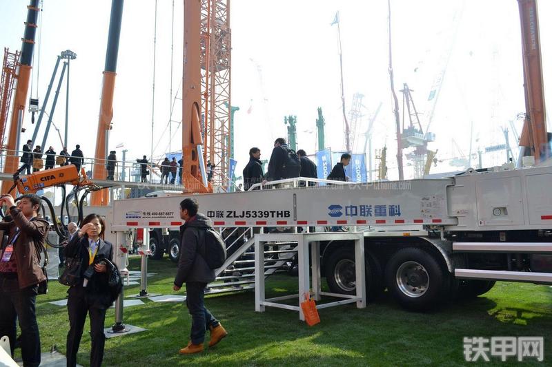 中联重科ZLJ5339THB 49X-6RZ泵车局部