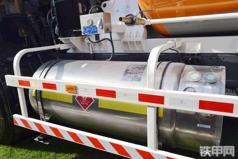 中联重科ZLJ5256GJB3东风搅拌运输车局部