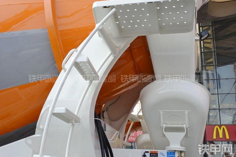 中联重科ZLJ5310GJBGH日野搅拌运输车局部