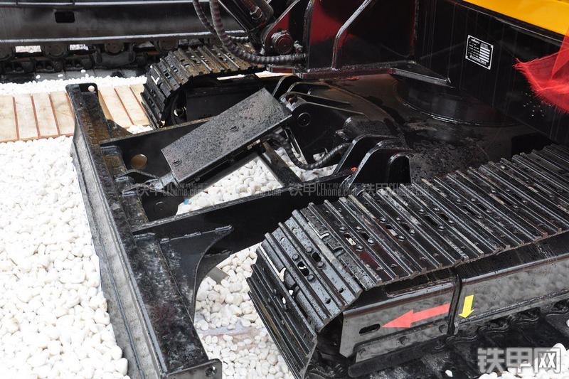 彭浦SW60H混合动力挖掘机局部