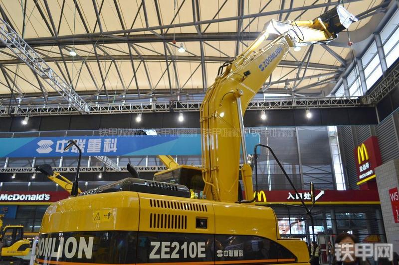 中联重科ZE210E挖掘机局部
