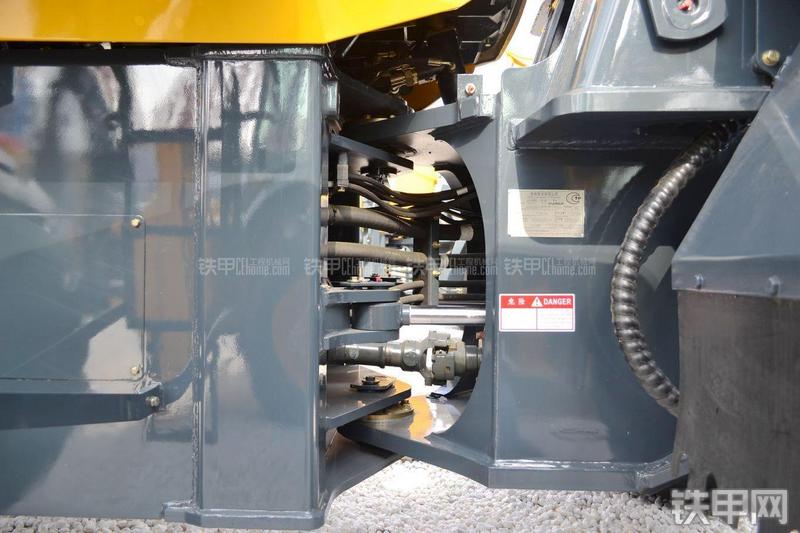 国机常林956X装载机局部