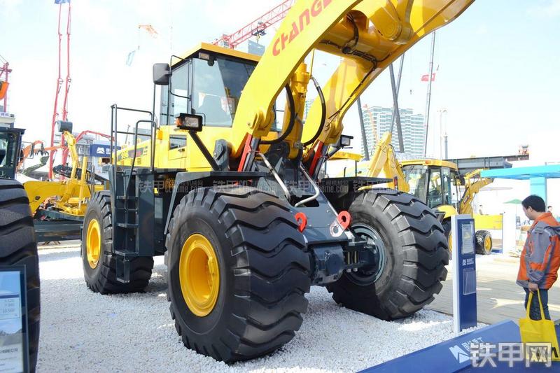 国机常林996装载机整机外观