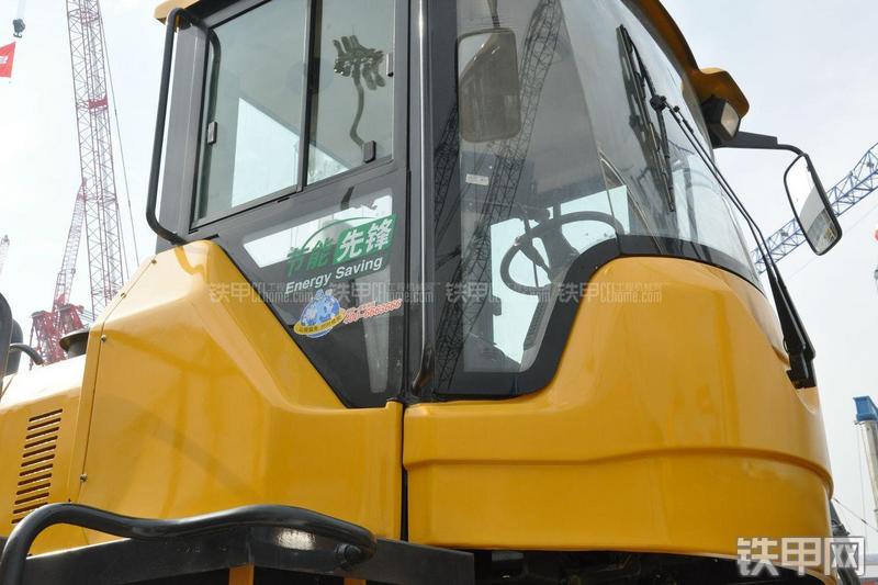 山推SL80W装载机局部