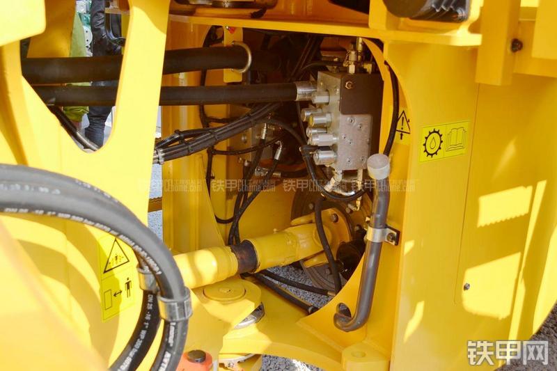 沃尔沃L105装载机局部