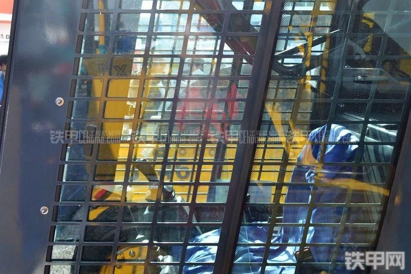 国机常林275滑移装载机局部