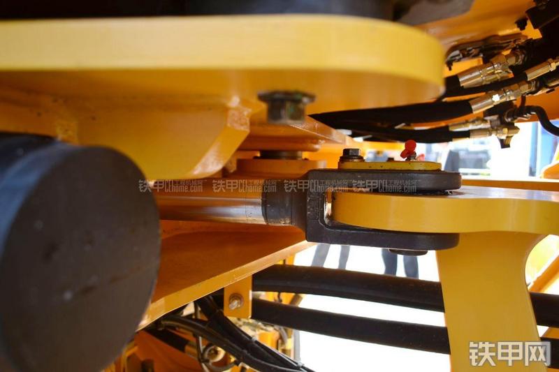 沃尔沃L105装载机局部