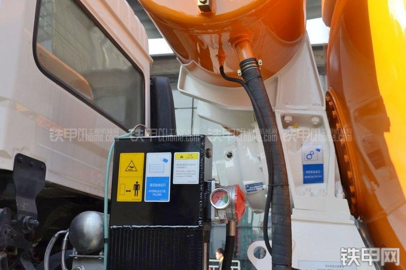 中联重科ZLJ5256GJB3东风搅拌运输车局部