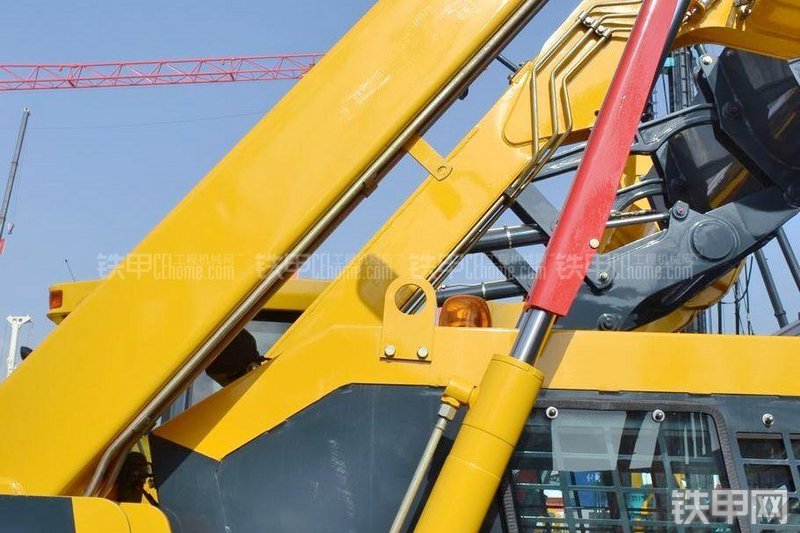 国机常林275滑移装载机局部