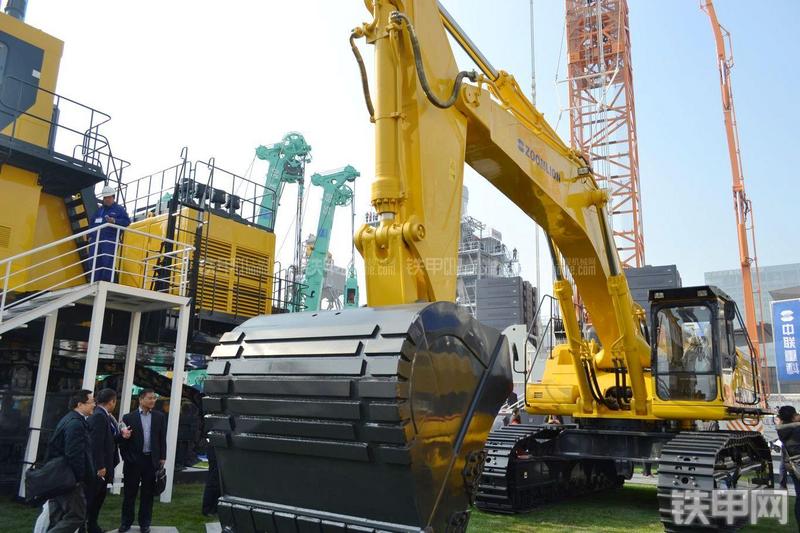 中联重科ZE700ESP挖掘机整机外观