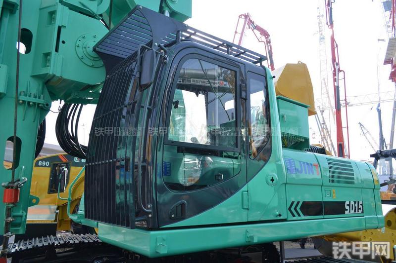 沃尔沃SD150D压路机局部