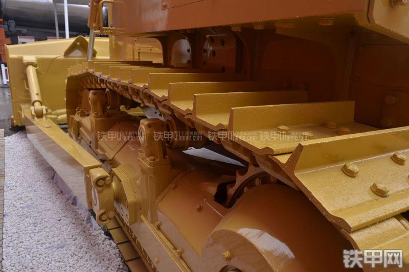 彭浦PD320Y-1推土机局部