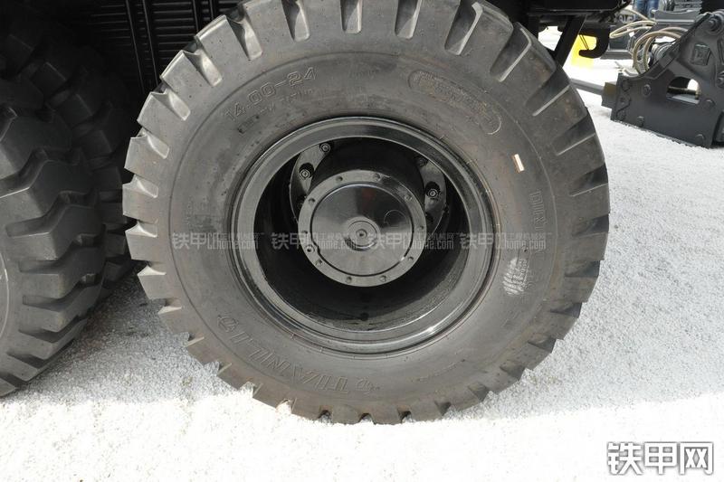 山推YZT3770非公路自卸车局部