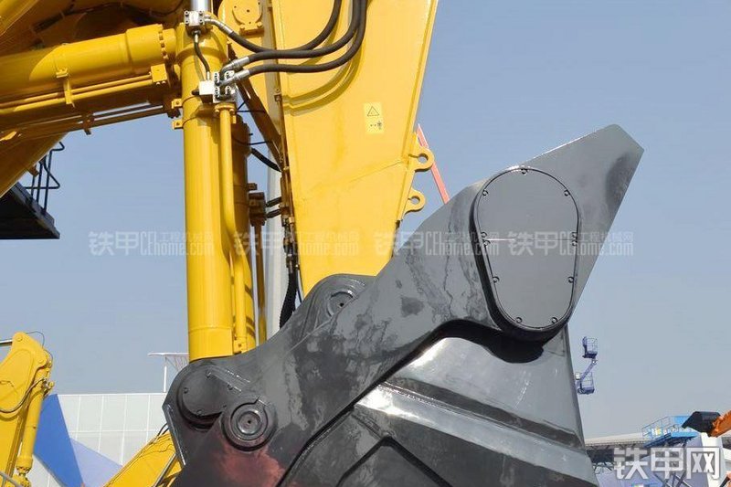 中联重科ZE3000ELS挖掘机局部