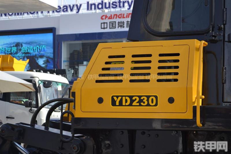 国机洛建YD230液力传动推土机局部
