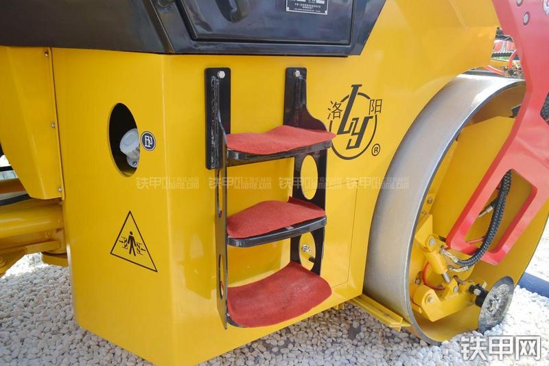 国机洛建LDD316H压路机局部