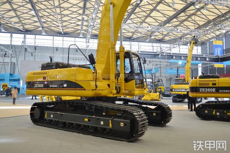 中联重科ZE360E挖掘机局部