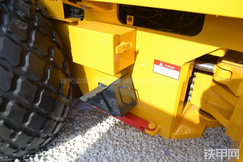 国机常林8146压路机局部