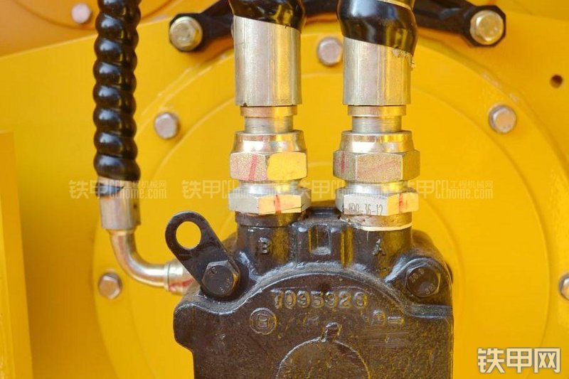 国机常林SLD212H压路机局部