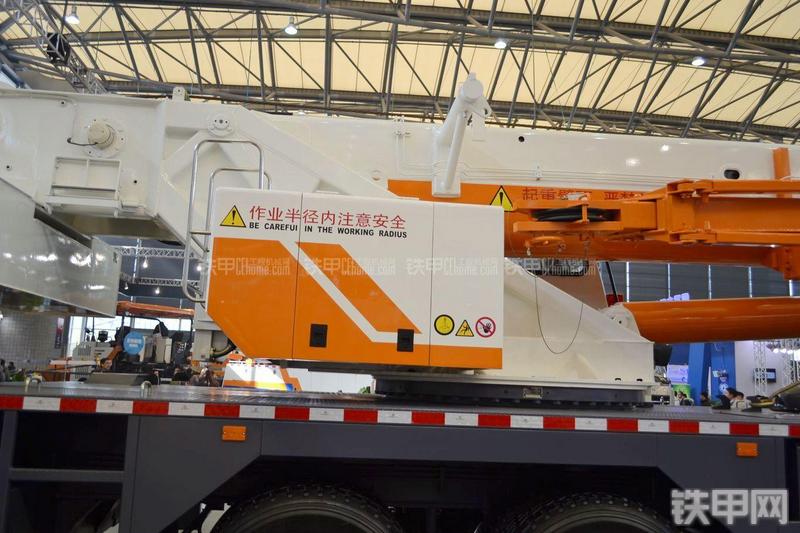 中联重科QY55V起重机局部