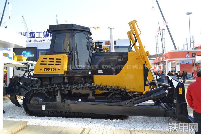 国机洛建YD230液力传动推土机整机外观