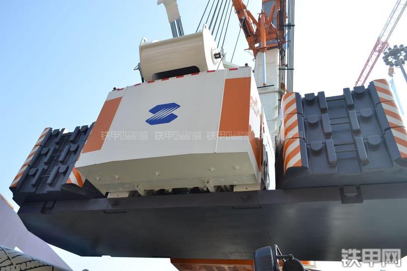 中联重科QAY2000起重机局部