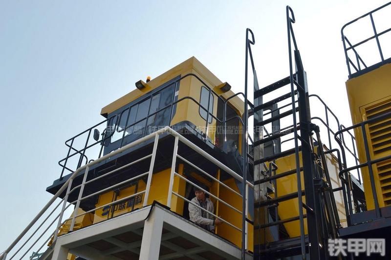 中联重科ZE3000ELS挖掘机局部