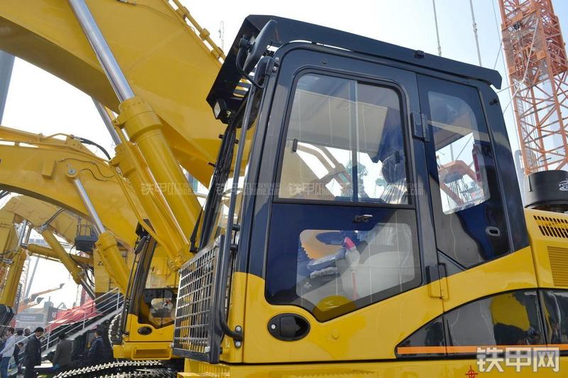 中联重科ZE480ESP挖掘机局部