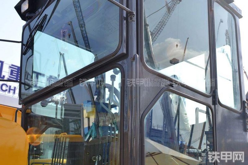 国机常林722H平地机局部