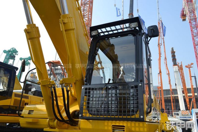 中联重科ZE480ESP挖掘机局部