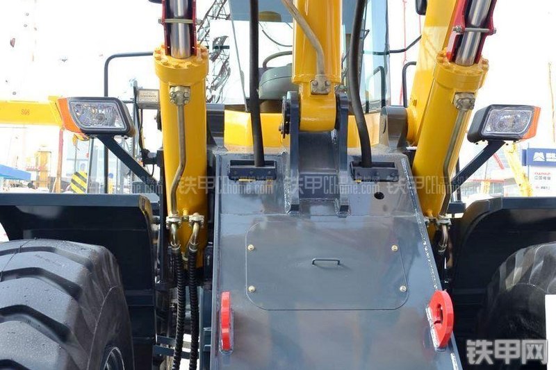 国机常林956X装载机局部