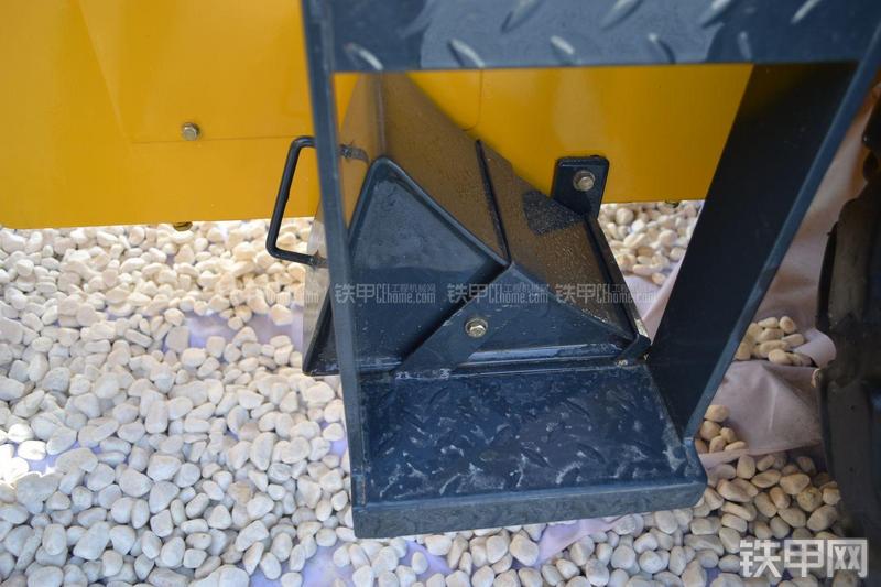 国机常林8146压路机局部