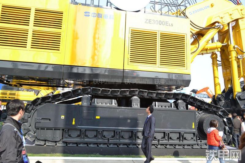 中联重科ZE3000ELS挖掘机局部