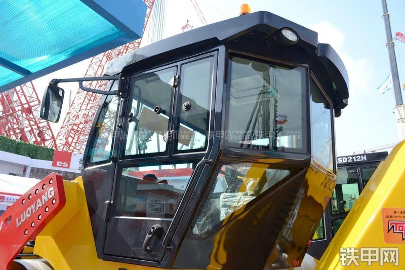 国机洛建LDD316H压路机局部