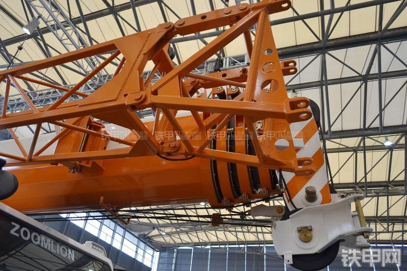 中联重科QY20VF起重机局部