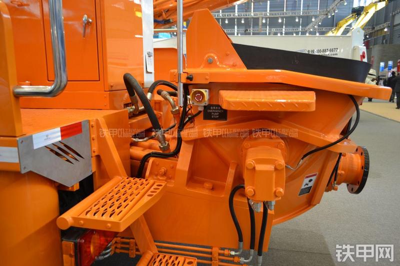 中联重科ZLJ5180THBE车载泵局部