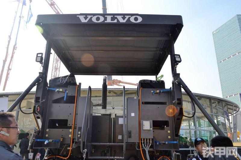 沃尔沃ABG6820沥青摊铺机局部