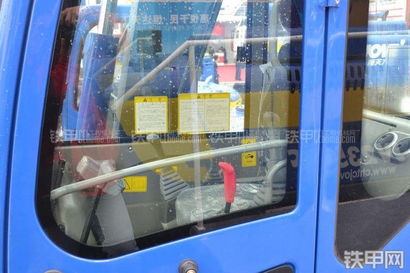 恒天九五JV85挖掘机局部