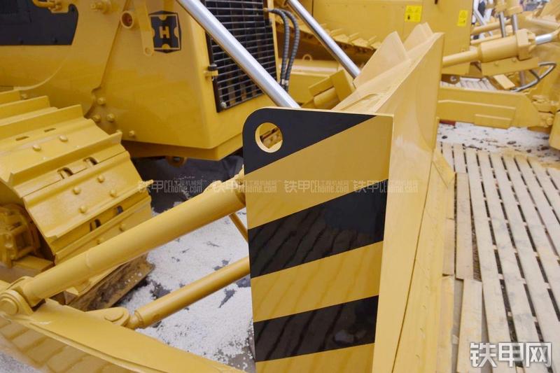 宣工SD6G推土机局部