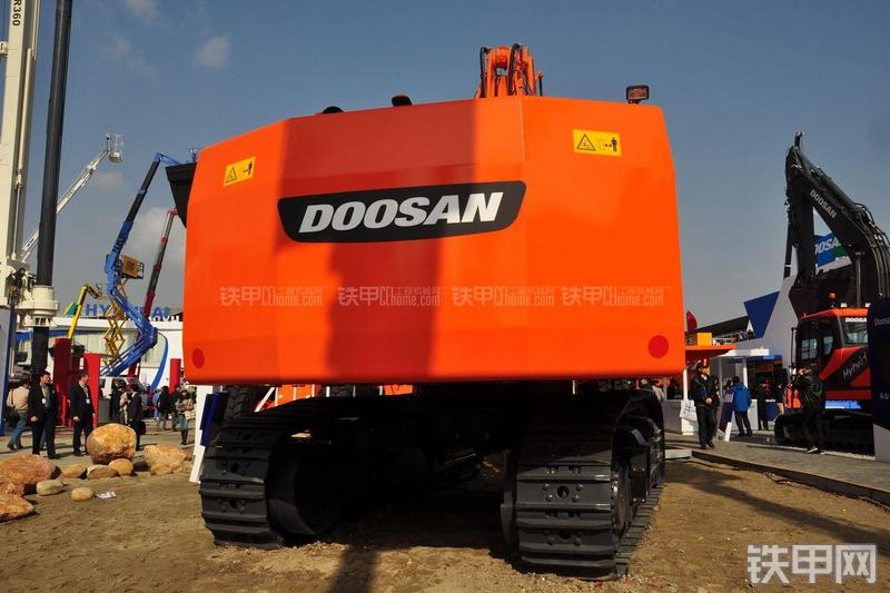 迪万伦DX700LC挖掘机局部