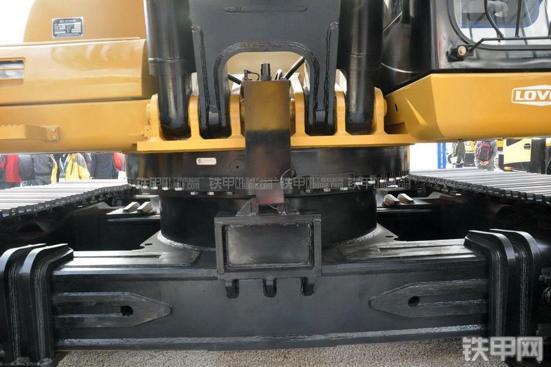 雷沃重工FR640C旋挖钻局部