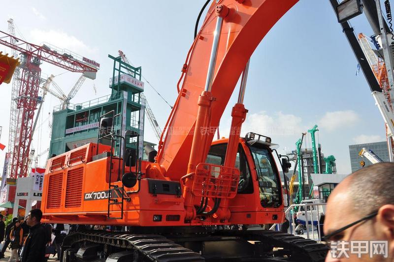 迪万伦DX700LC挖掘机局部