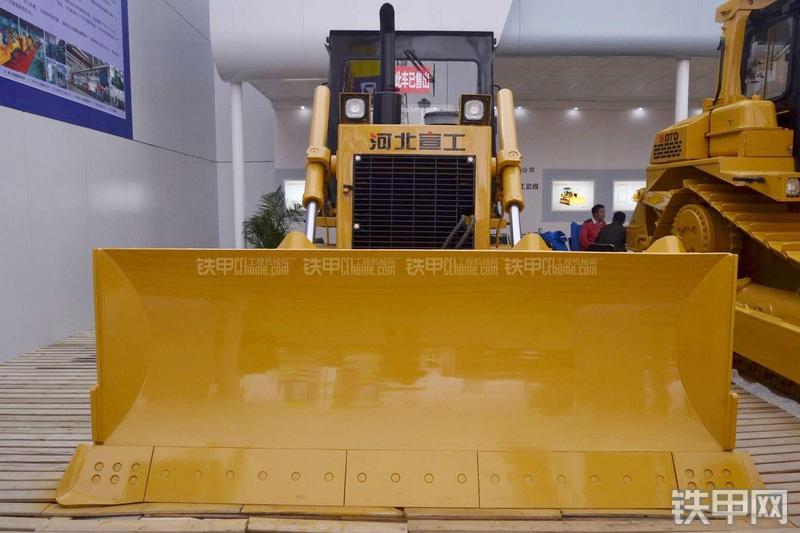 宣工SD6G推土机整机外观