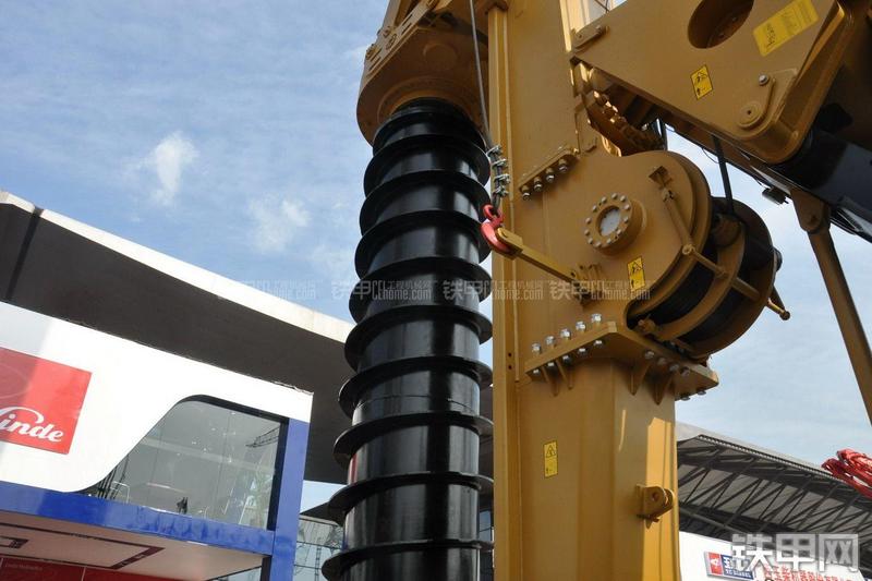 雷沃重工FR640C旋挖钻局部