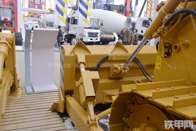 宣工SD6G推土机局部